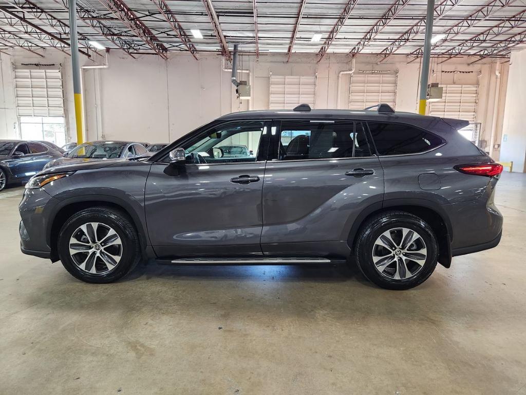 used 2021 Toyota Highlander car, priced at $24,885