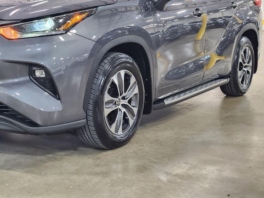 used 2021 Toyota Highlander car, priced at $24,885