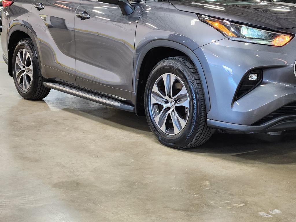 used 2021 Toyota Highlander car, priced at $24,885