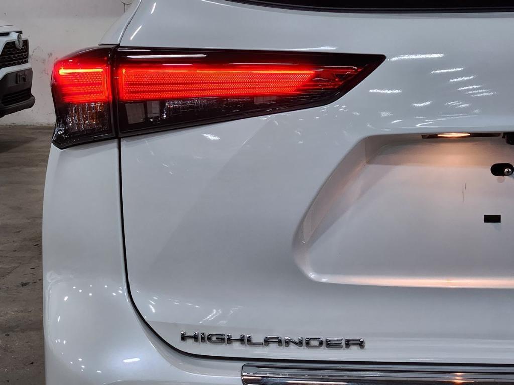 used 2021 Toyota Highlander car, priced at $27,811