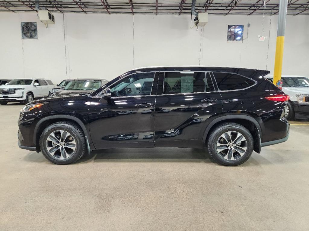 used 2022 Toyota Highlander car, priced at $33,200