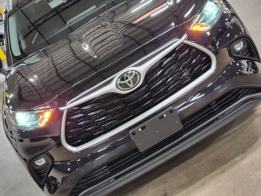 used 2022 Toyota Highlander car, priced at $33,200