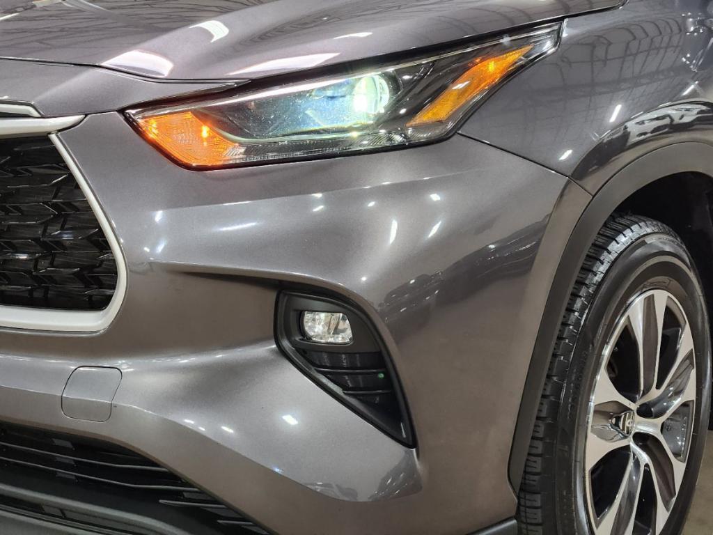 used 2022 Toyota Highlander car, priced at $32,661