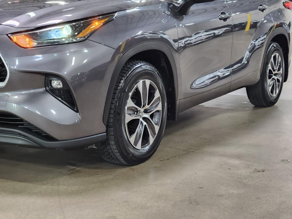 used 2022 Toyota Highlander car, priced at $32,661