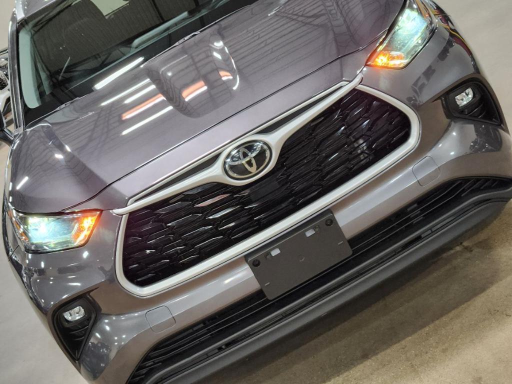 used 2022 Toyota Highlander car, priced at $32,661
