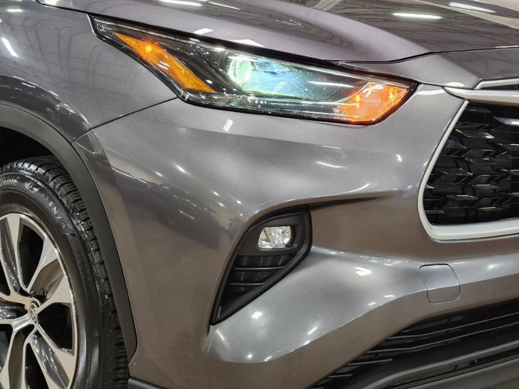 used 2022 Toyota Highlander car, priced at $32,661