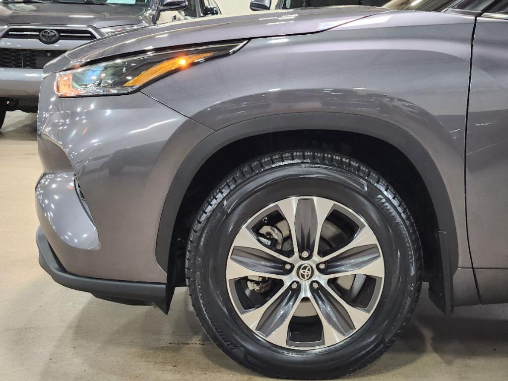 used 2022 Toyota Highlander car, priced at $32,661