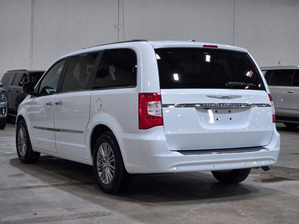 used 2014 Chrysler Town & Country car, priced at $8,335