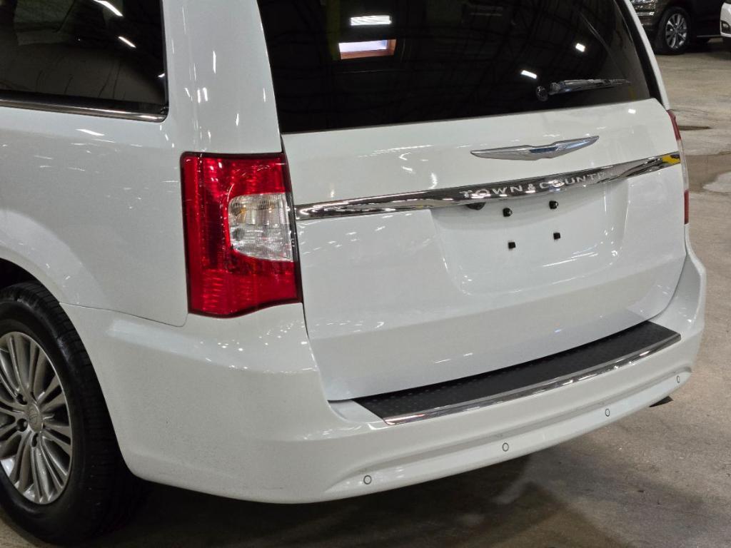 used 2014 Chrysler Town & Country car, priced at $8,335