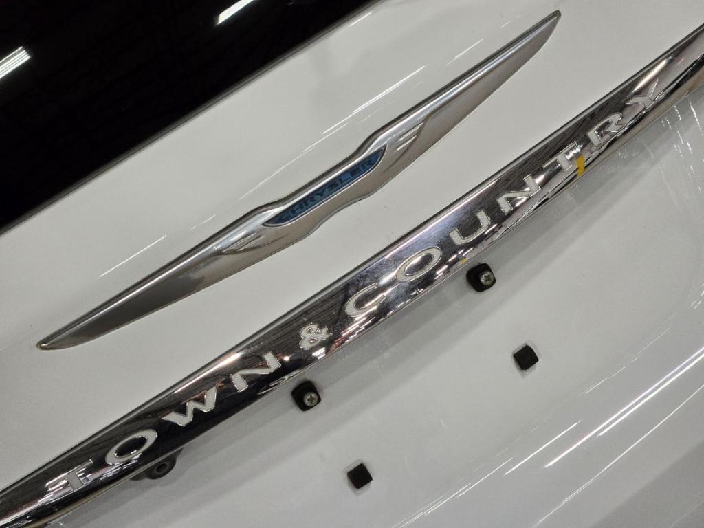 used 2014 Chrysler Town & Country car, priced at $8,335