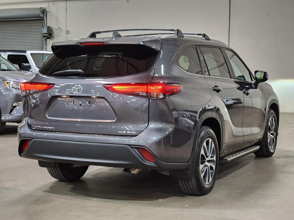 used 2023 Toyota Highlander car, priced at $35,102