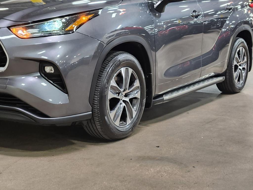 used 2023 Toyota Highlander car, priced at $35,102