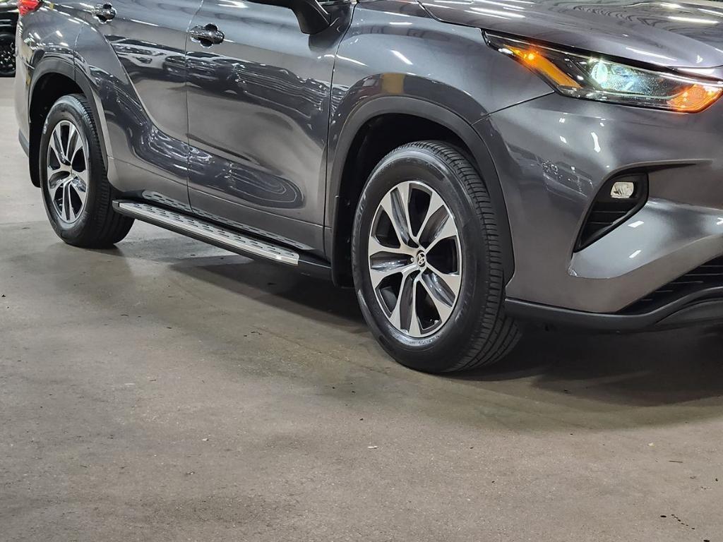 used 2023 Toyota Highlander car, priced at $35,102