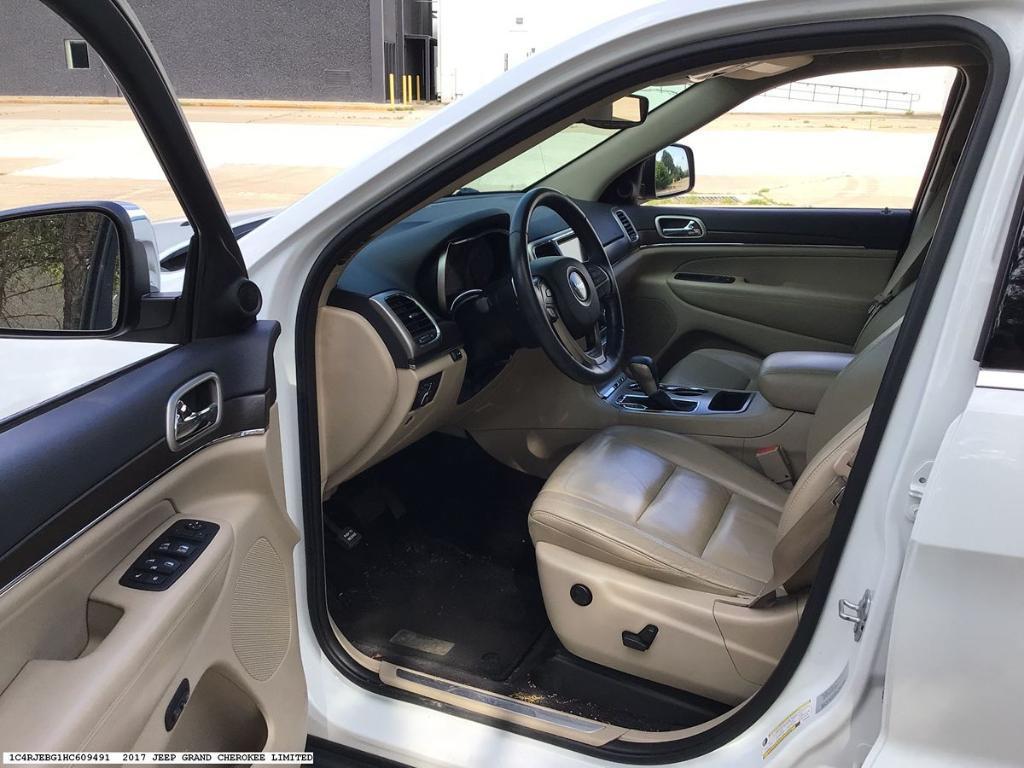 used 2017 Jeep Grand Cherokee car, priced at $18,174
