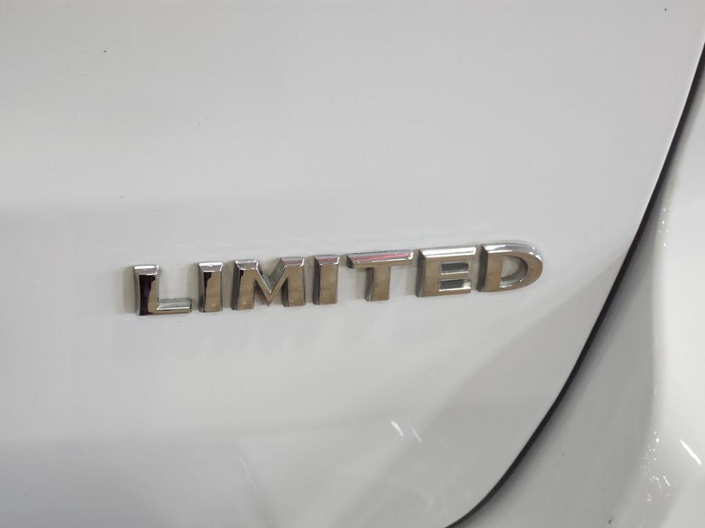 used 2017 Jeep Grand Cherokee car, priced at $18,174