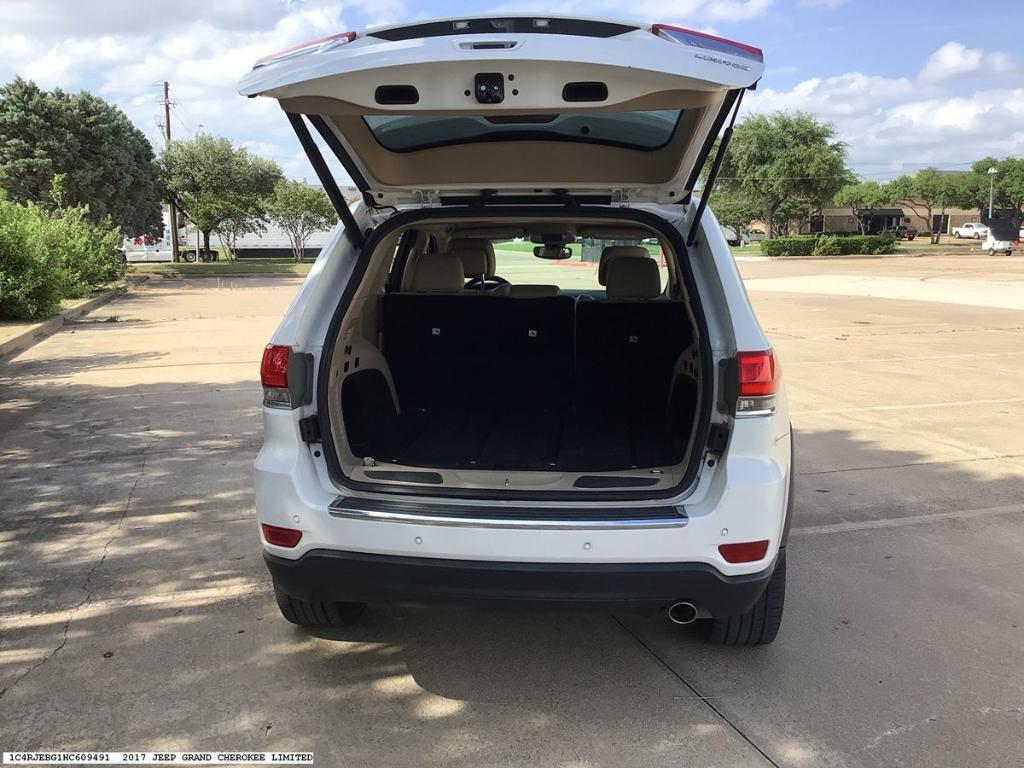 used 2017 Jeep Grand Cherokee car, priced at $18,174