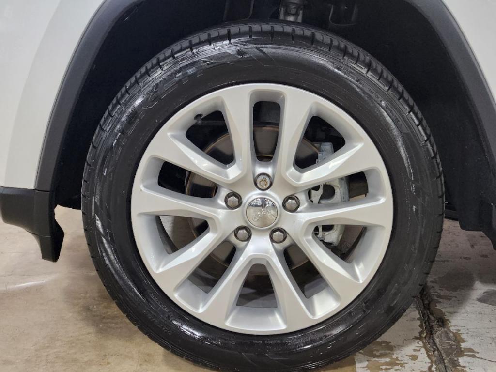 used 2017 Jeep Grand Cherokee car, priced at $18,174