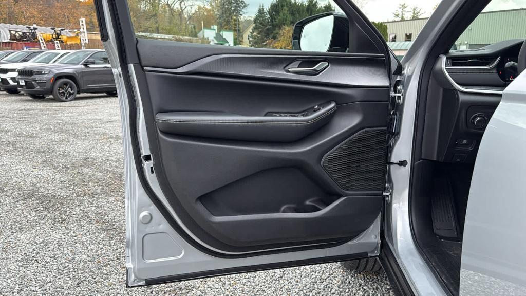 new 2025 Jeep Grand Cherokee L car, priced at $48,375