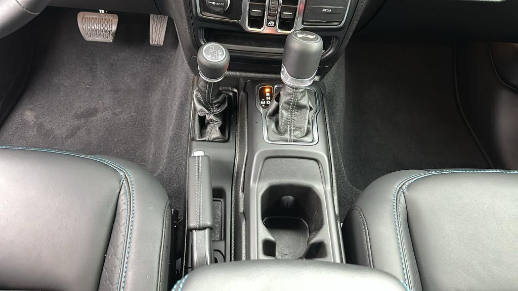 new 2024 Jeep Wrangler 4xe car