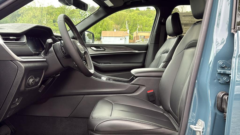 new 2026 Jeep Grand Cherokee car, priced at $49,910