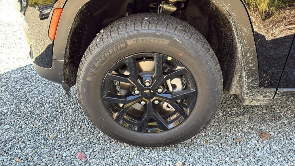 new 2025 Jeep Grand Cherokee car, priced at $44,980