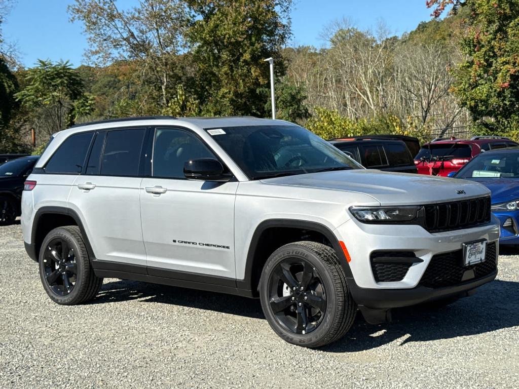 new 2025 Jeep Grand Cherokee car, priced at $45,875