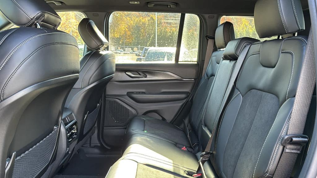 new 2025 Jeep Grand Cherokee car, priced at $46,625