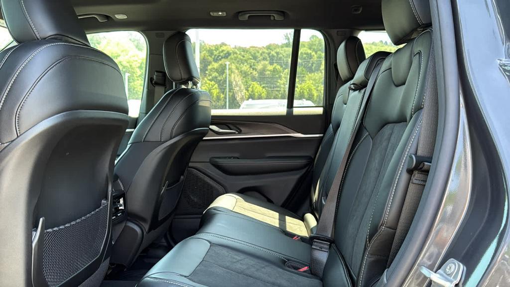 new 2026 Jeep Grand Cherokee car, priced at $47,945