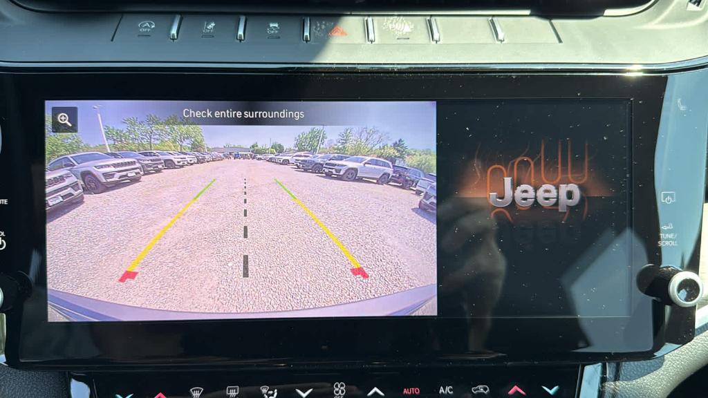 new 2026 Jeep Grand Cherokee car, priced at $47,945