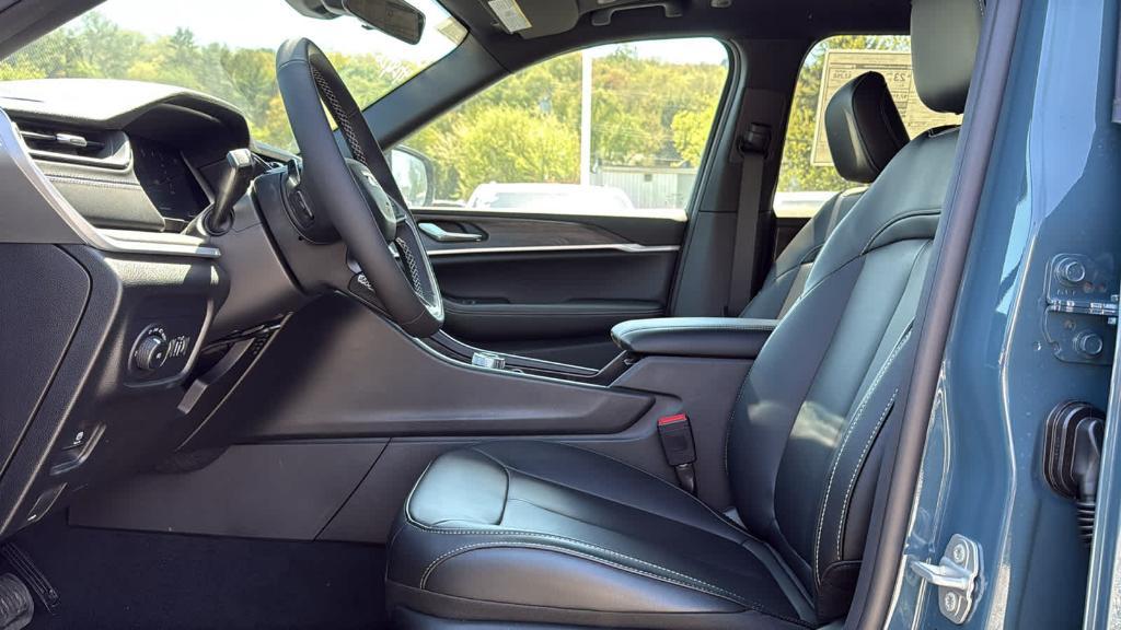 new 2026 Jeep Grand Cherokee car, priced at $49,910