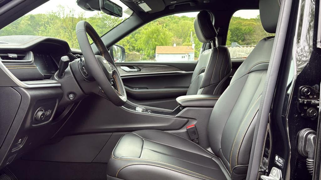 new 2026 Jeep Grand Cherokee car, priced at $51,480