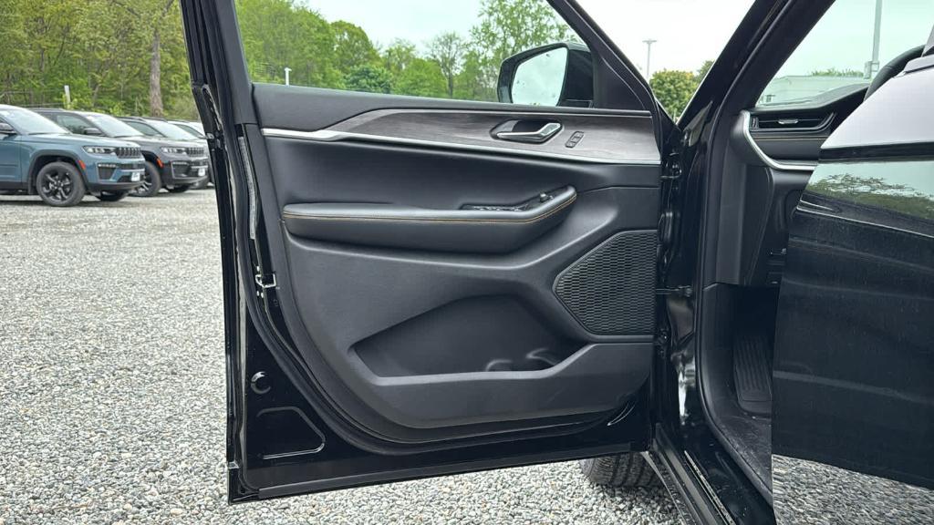 new 2026 Jeep Grand Cherokee car, priced at $51,480