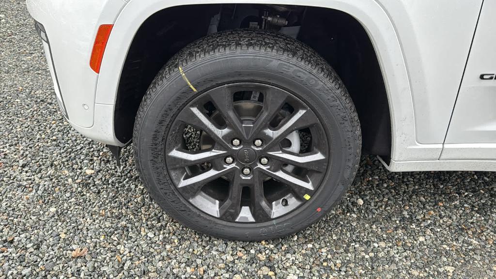 new 2026 Jeep Grand Cherokee car, priced at $51,985