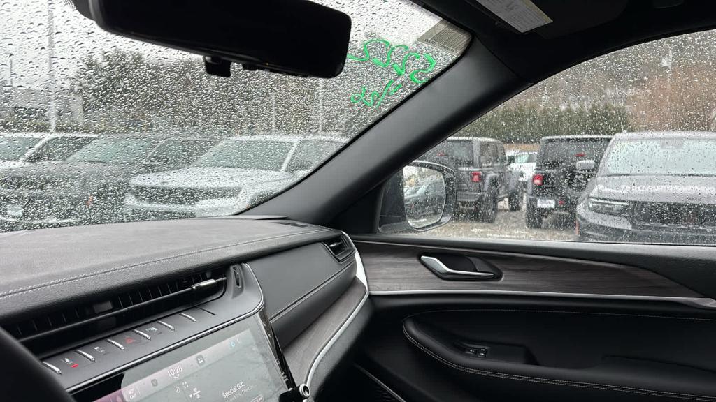 new 2026 Jeep Grand Cherokee car, priced at $51,985