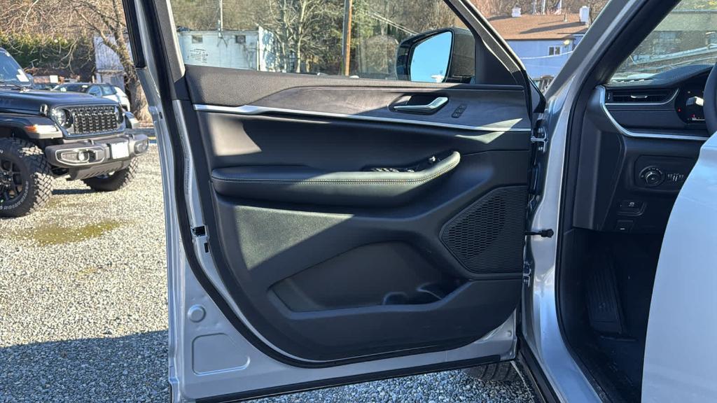 new 2025 Jeep Grand Cherokee L car, priced at $52,835