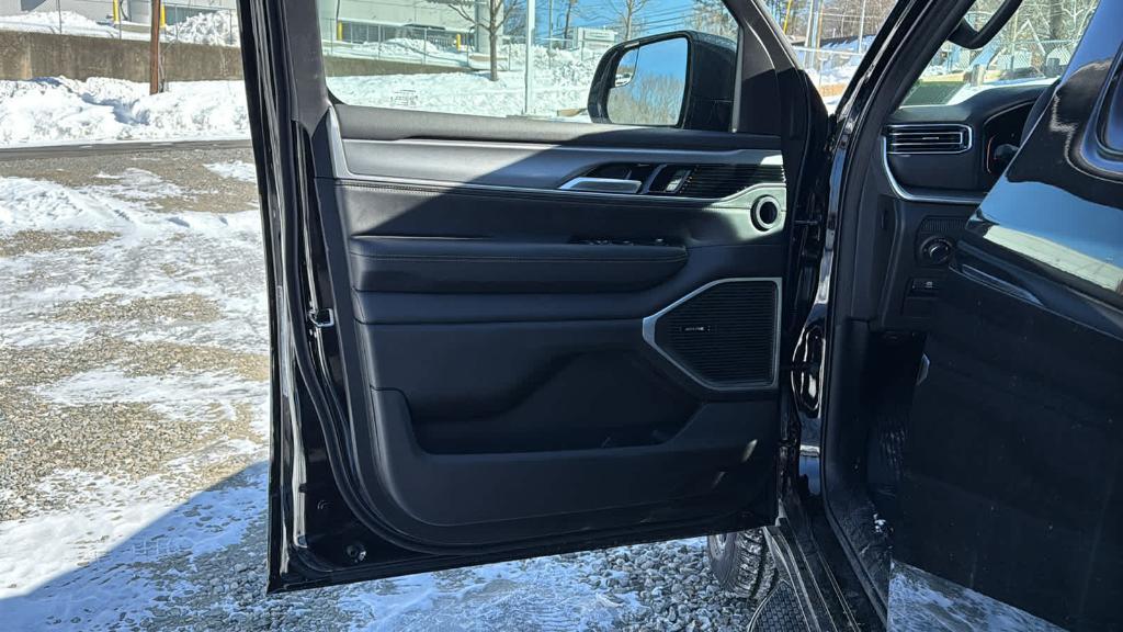 new 2026 Jeep Grand Wagoneer car, priced at $72,250