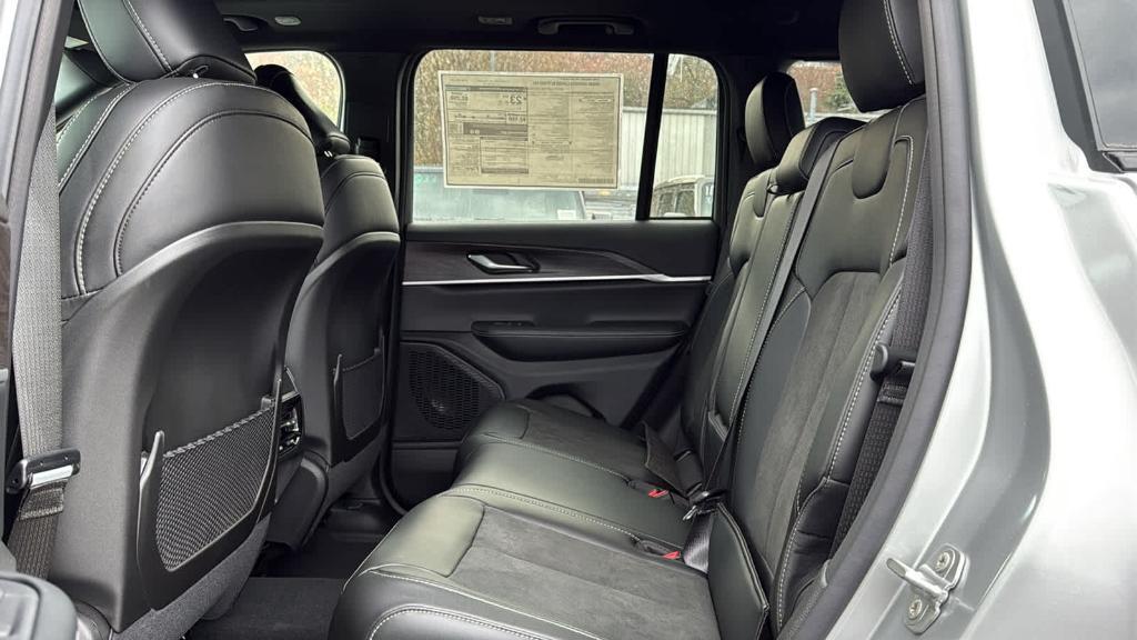 new 2026 Jeep Grand Cherokee car, priced at $47,945
