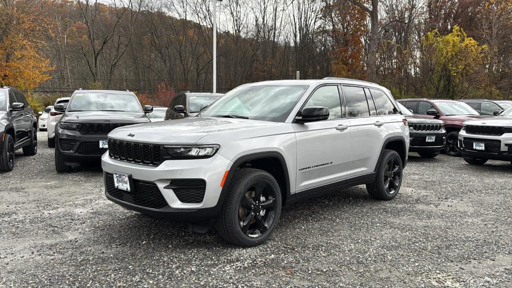 new 2025 Jeep Grand Cherokee car, priced at $46,625