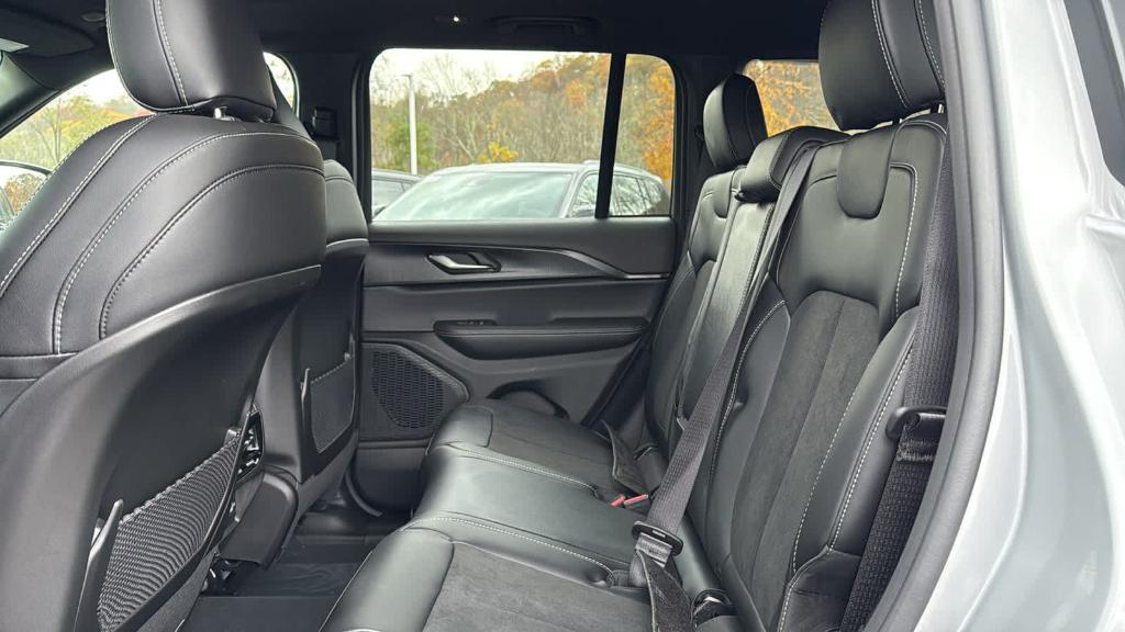 new 2025 Jeep Grand Cherokee car, priced at $46,625