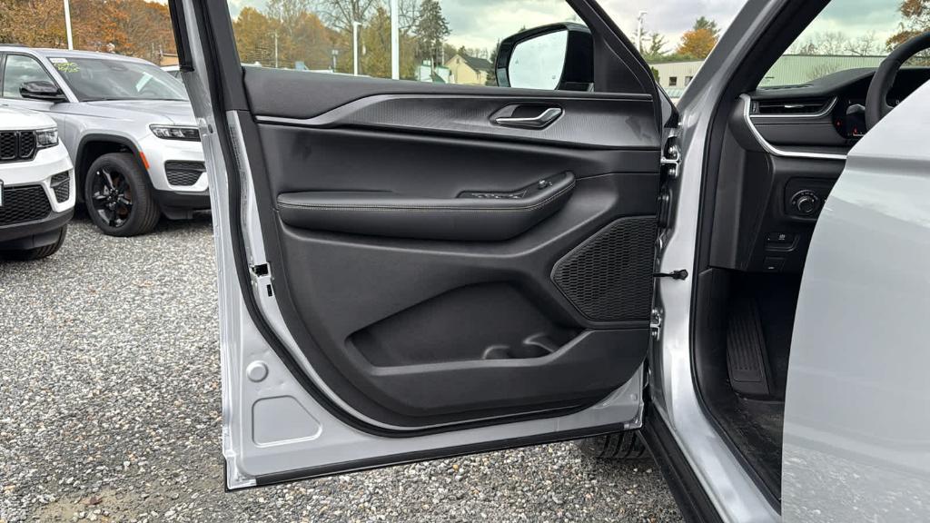 new 2025 Jeep Grand Cherokee car, priced at $46,625