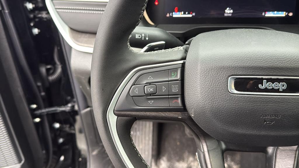 new 2025 Jeep Grand Cherokee car, priced at $53,585