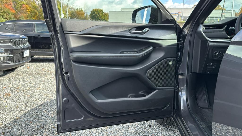 new 2025 Jeep Grand Cherokee L car, priced at $48,375