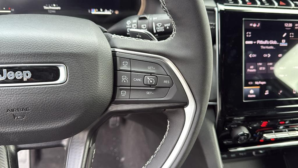 new 2025 Jeep Grand Cherokee car, priced at $47,050