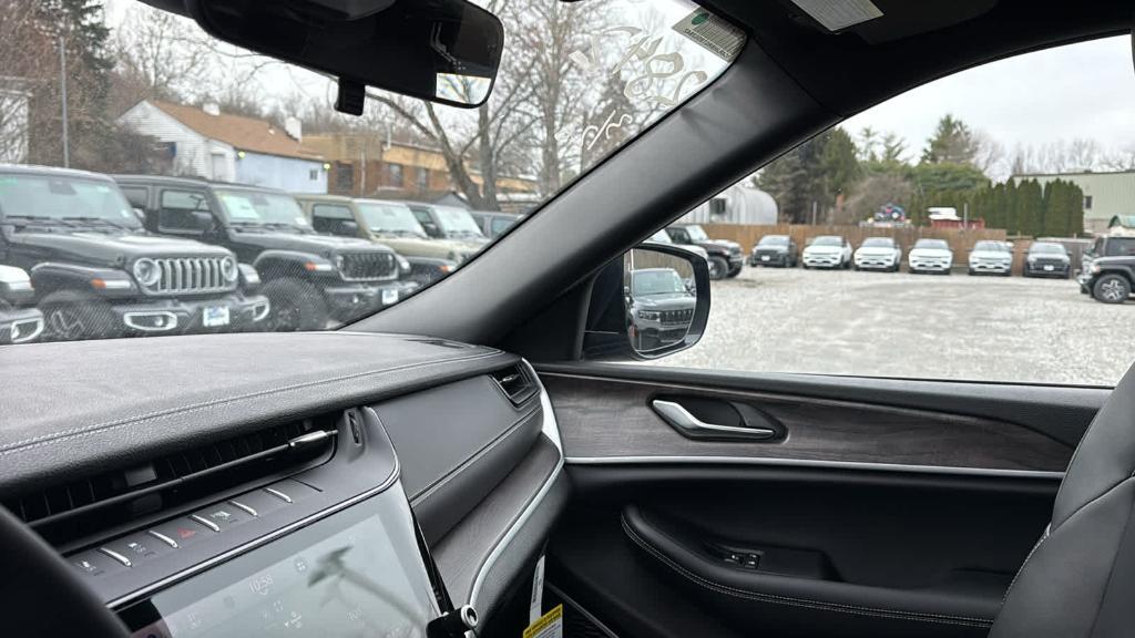 new 2026 Jeep Grand Cherokee car, priced at $50,735