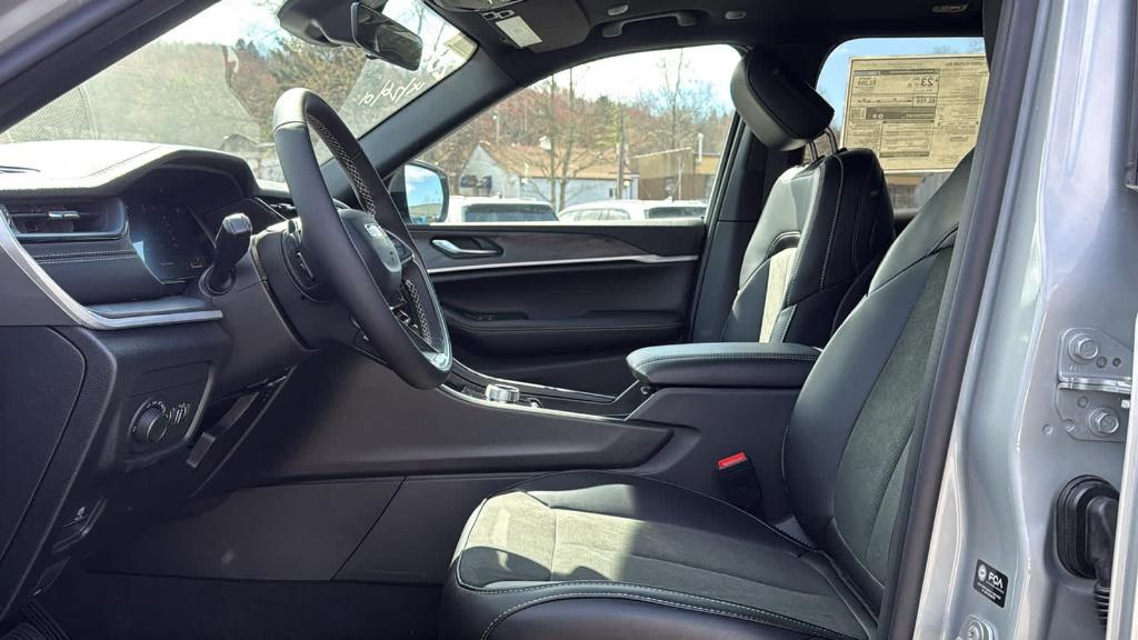 new 2026 Jeep Grand Cherokee car, priced at $47,945