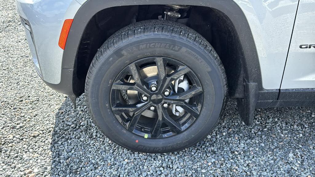 new 2026 Jeep Grand Cherokee car, priced at $47,945