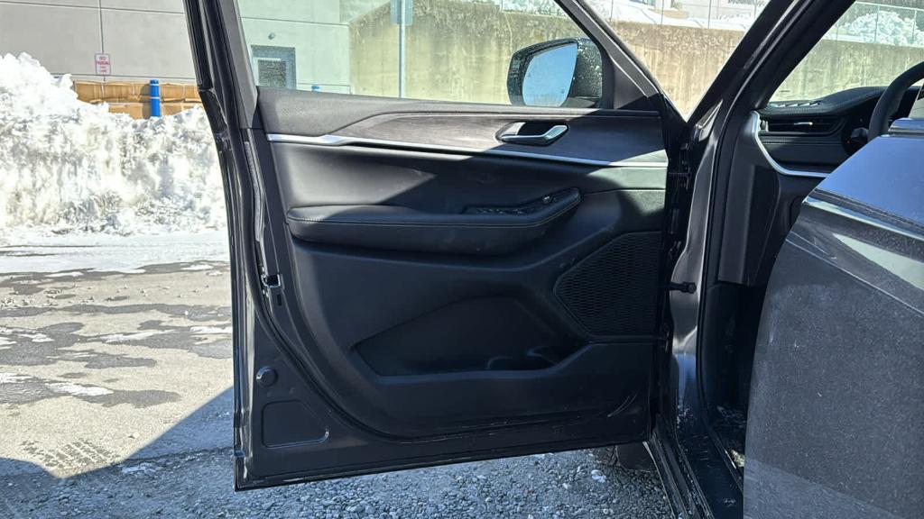 new 2026 Jeep Grand Cherokee car, priced at $48,275