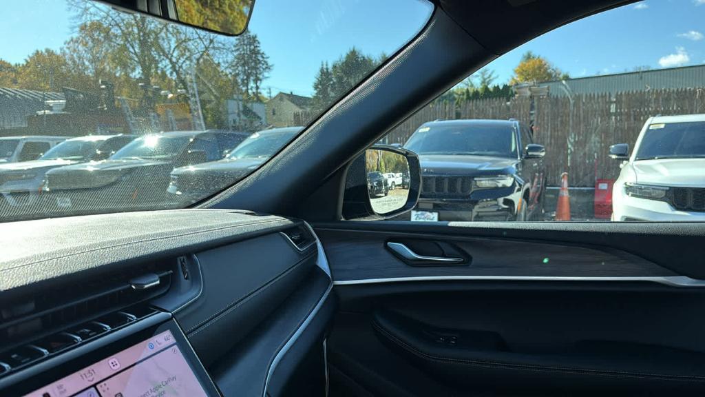 new 2025 Jeep Grand Cherokee L car, priced at $53,085