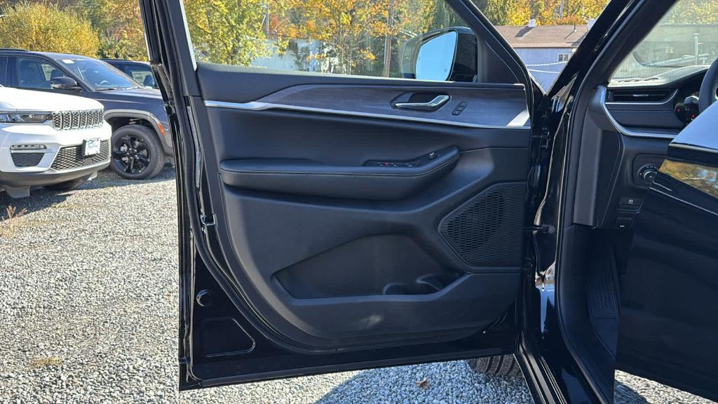 new 2025 Jeep Grand Cherokee L car, priced at $53,085