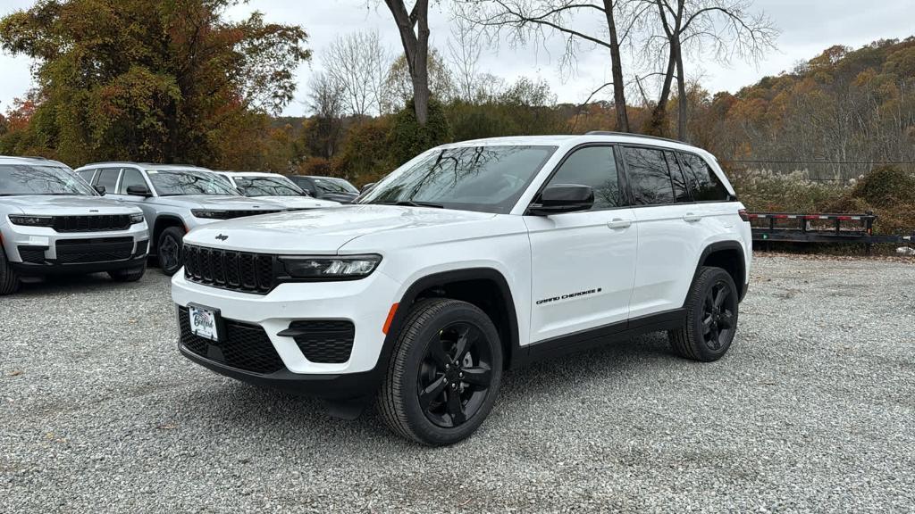 new 2025 Jeep Grand Cherokee car, priced at $46,030